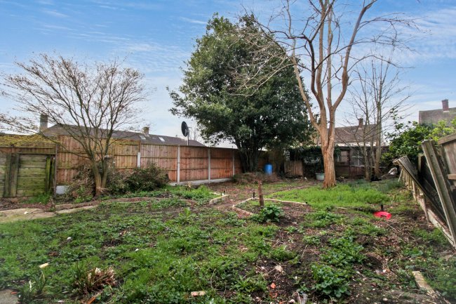 12 Chigwell Lane, Loughton, Essex, IG10 3RW 8