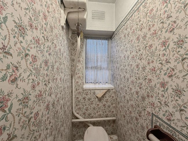 12 Chigwell Lane, Loughton, Essex, IG10 3RW 8