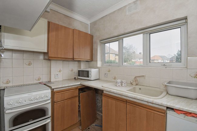 41 Bramley Close, Whitton, Twickenham TW2 7ET 3