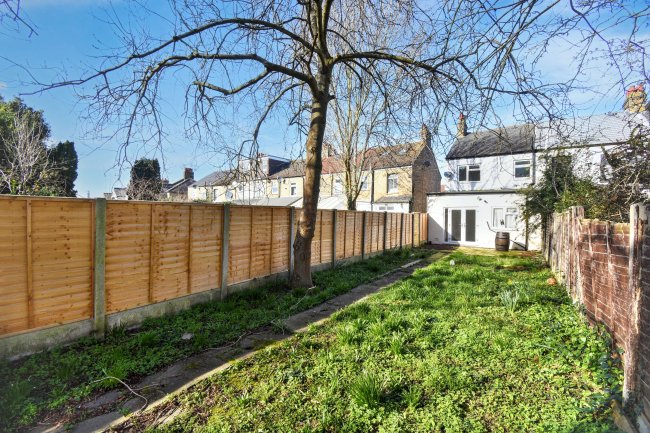 33 Hampton Road, Chingford, London, E4 8NH 2