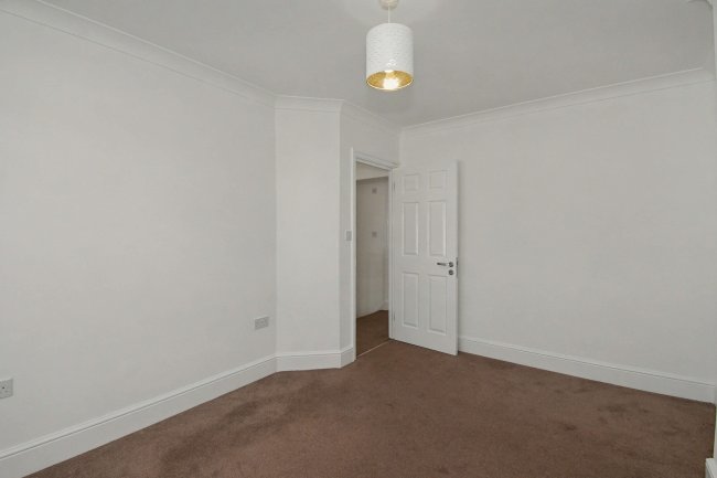 33 Hampton Road, Chingford, London, E4 8NH 2