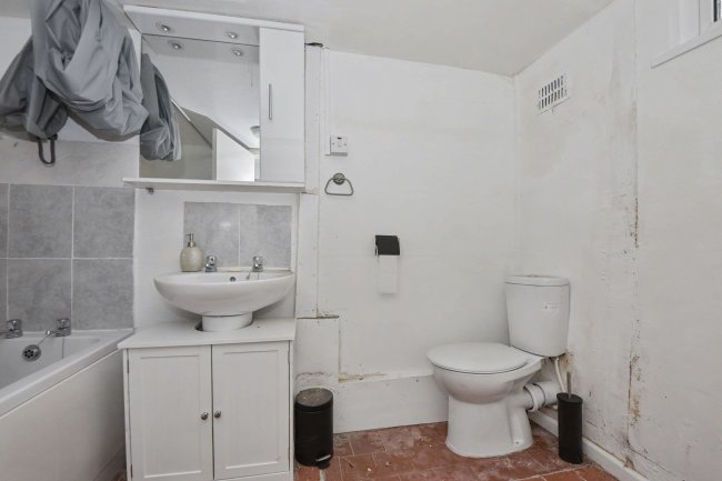 Flat 1, 19-23 High Street, Colchester, Essex, CO7 0AG 8