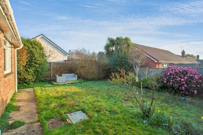 9 Dugdell Close, Ferndown, Dorset BH22 8BQ 4