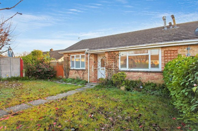 9 Dugdell Close, Ferndown, Dorset BH22 8BQ 4