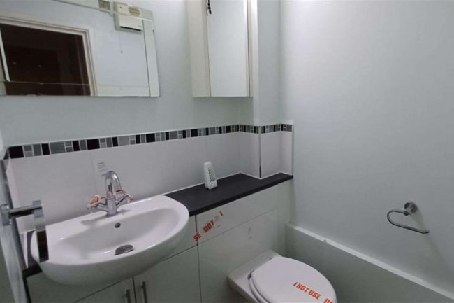 40 Perry Avenue, East Acton, London, W3 6YQ 10