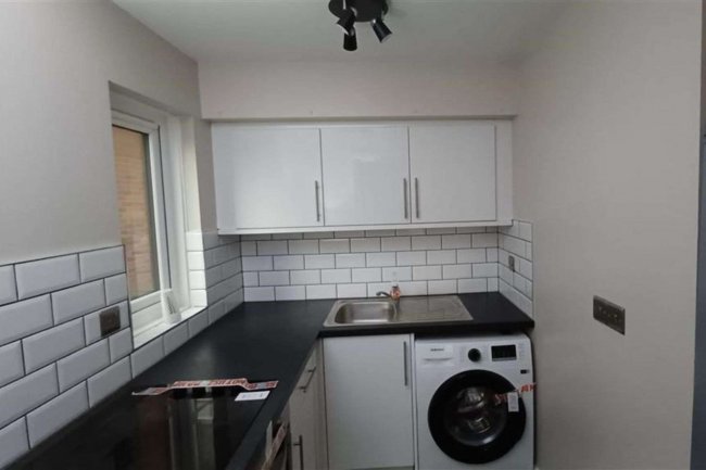 40 Perry Avenue, East Acton, London, W3 6YQ 10