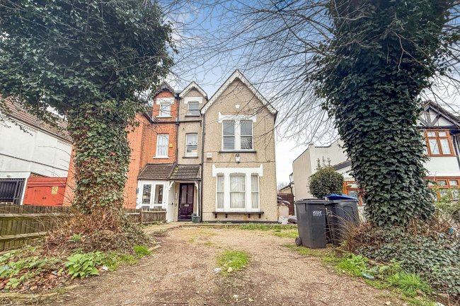 Flat 2, 7 Dunheved Road South Thornton Heath CR7 6AD 8