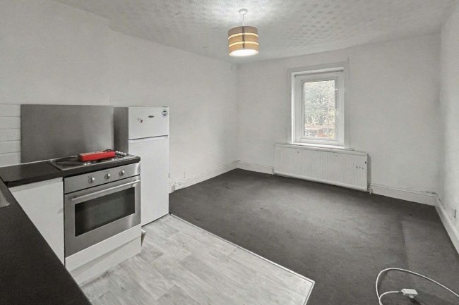 Flat 2, 7 Dunheved Road South Thornton Heath CR7 6AD 8