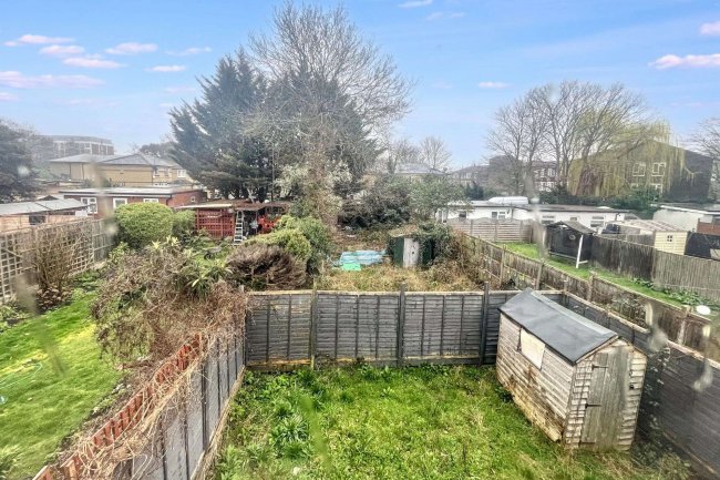 Flat 2, 7 Dunheved Road South Thornton Heath CR7 6AD 8