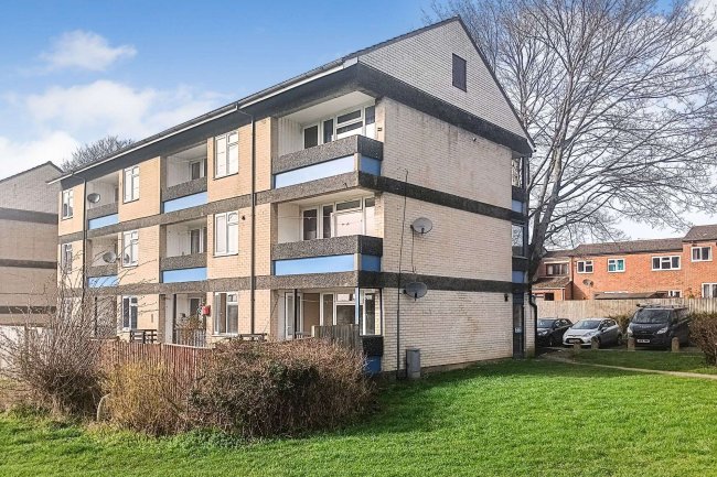 2 Icknield House, River Way, Andover SP10 5HB 9