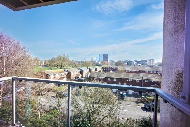 Apartment 328, Spinner House, 1A Elmira Way, Salford, M5 3LH 2