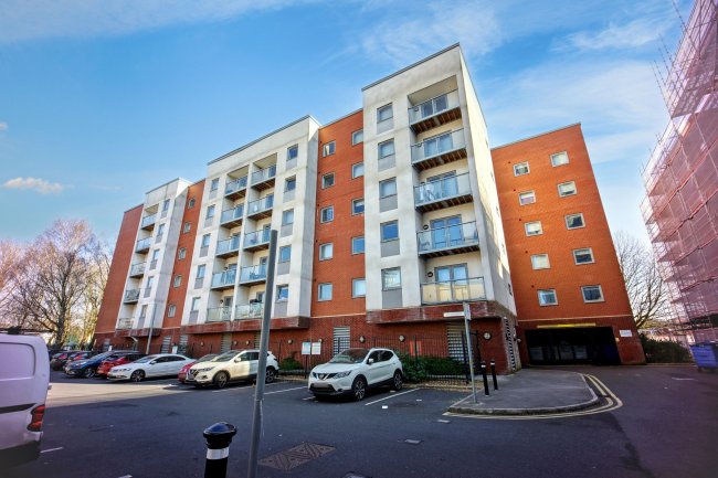 Apartment 328, Spinner House, 1A Elmira Way, Salford, M5 3LH 2