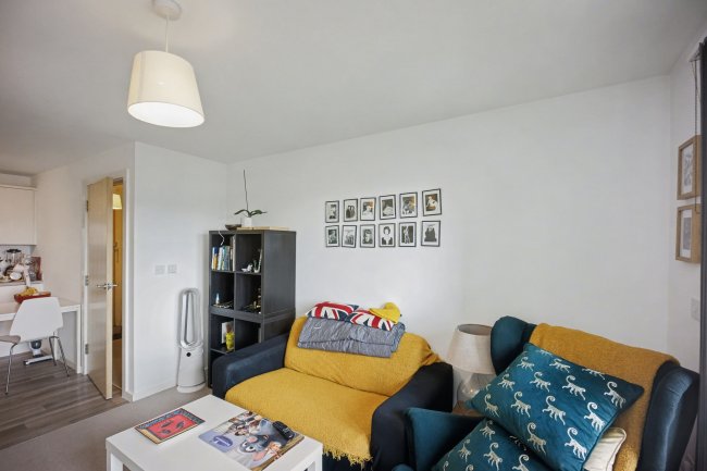 Apartment 328, Spinner House, 1A Elmira Way, Salford, M5 3LH 2