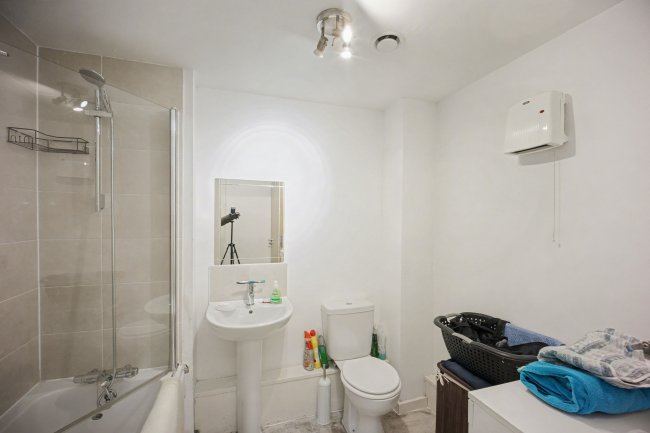 Apartment 328, Spinner House, 1A Elmira Way, Salford, M5 3LH 2