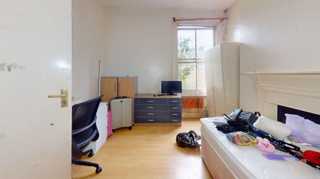 43 Dinsmore Road, Balham, London, SW12 9PT 10