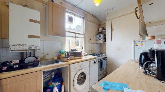 43 Dinsmore Road, Balham, London, SW12 9PT 10