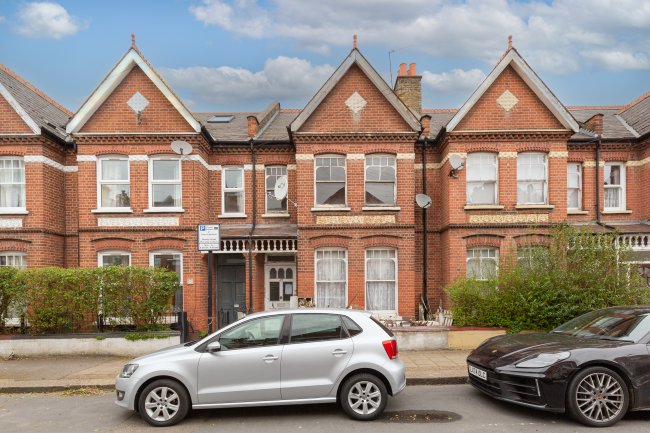 43 Dinsmore Road, Balham, London, SW12 9PT 10