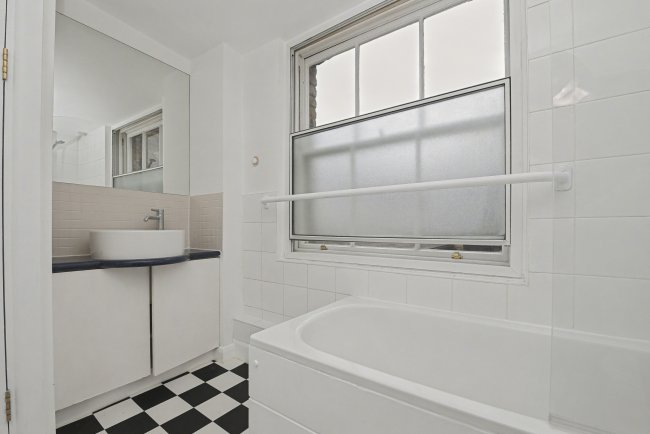 Flat 1, 7A Caledonian Road, Islington, London N1 9DX 2