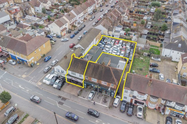 70 Brentwood Road, Romford RM1 2EP 3