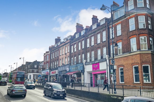 22 Woodcote Road, Wallington SM6 0NN 5