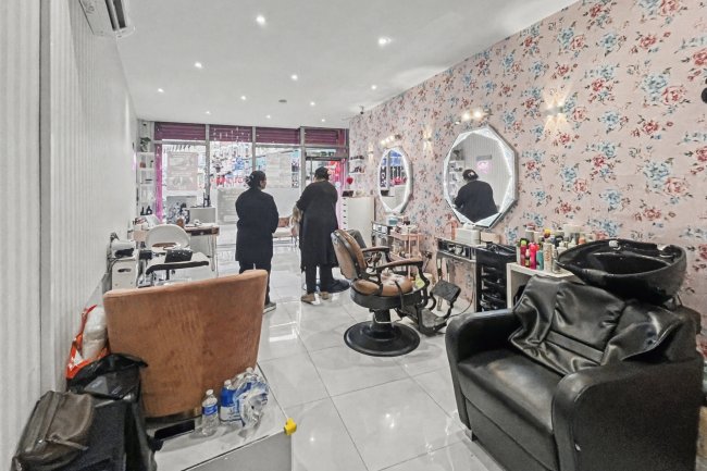 22 Woodcote Road, Wallington SM6 0NN 5