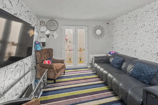 22 Woodcote Road, Wallington SM6 0NN 5