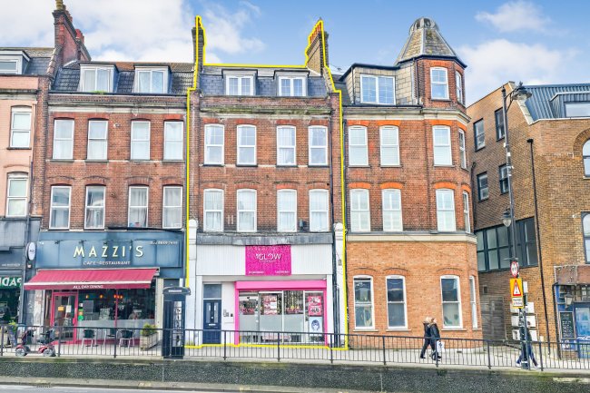 22 Woodcote Road, Wallington SM6 0NN 5