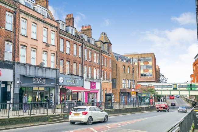 22 Woodcote Road, Wallington SM6 0NN 5