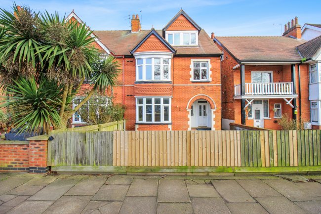 Flats 1-5, 15 Scarborough Avenue, Skegness PE25 2SZ 10