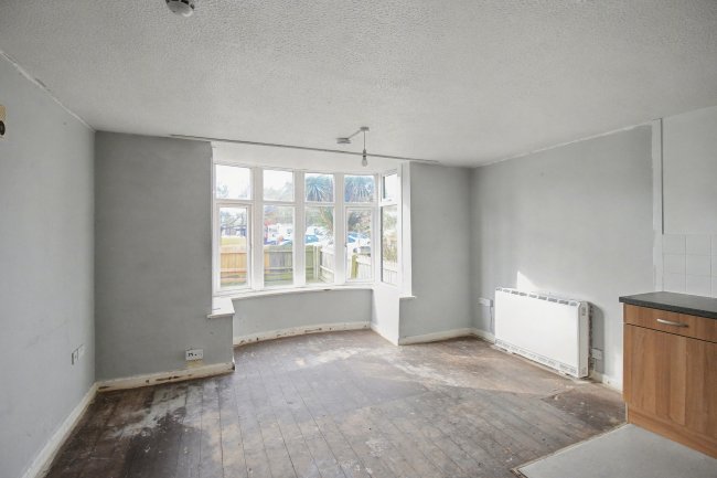 Flats 1-5, 15 Scarborough Avenue, Skegness PE25 2SZ 10