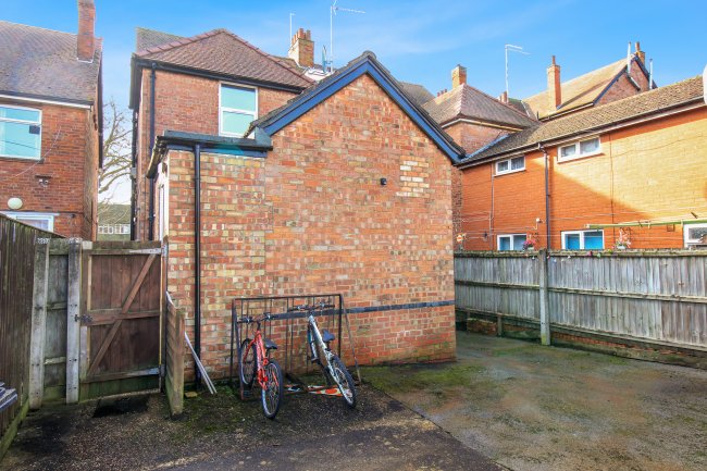 Flats 1-5, 15 Scarborough Avenue, Skegness PE25 2SZ 10