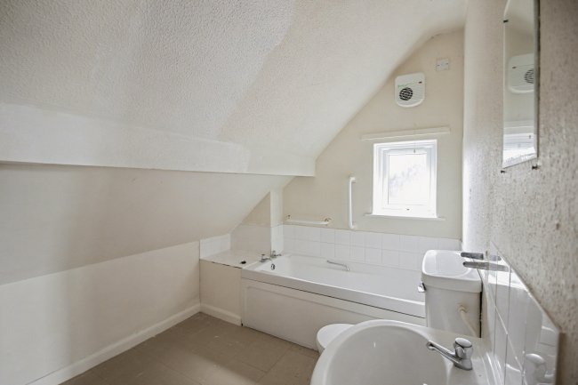 Flats 1-5, 15 Scarborough Avenue, Skegness PE25 2SZ 10