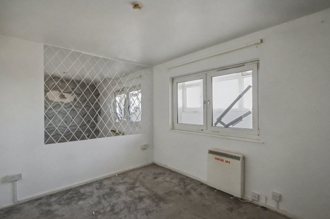 48 Triumph House, Alderman Avenue, Barking, Essex, IG11 0LS 3