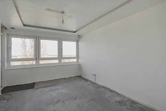 48 Triumph House, Alderman Avenue, Barking, Essex, IG11 0LS 3