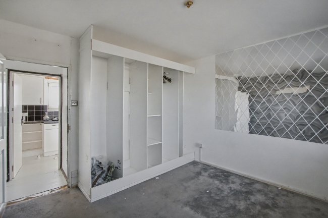 48 Triumph House, Alderman Avenue, Barking, Essex, IG11 0LS 3