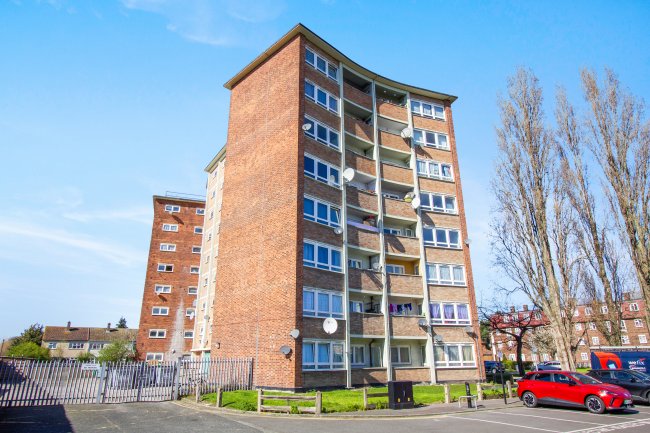 48 Triumph House, Alderman Avenue, Barking, Essex, IG11 0LS 3