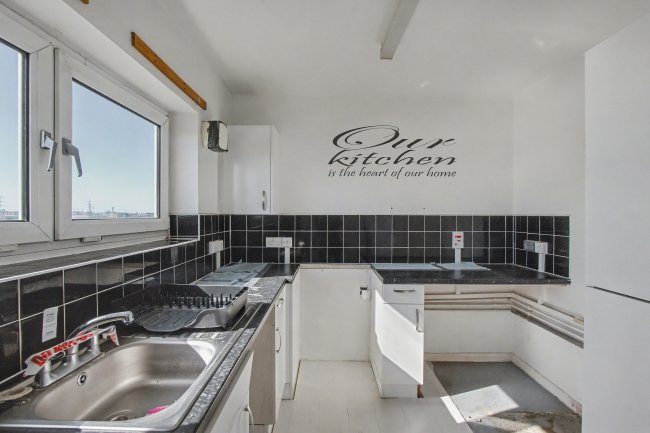 48 Triumph House, Alderman Avenue, Barking, Essex, IG11 0LS 3