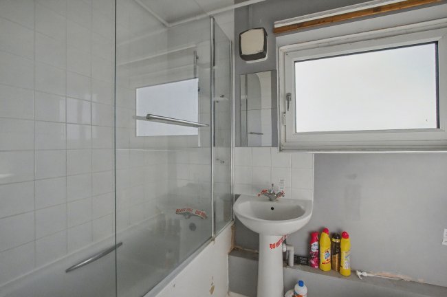 48 Triumph House, Alderman Avenue, Barking, Essex, IG11 0LS 3