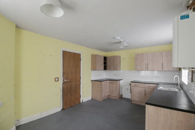 4 Wigton Road, Romford, RM3 9HD 8