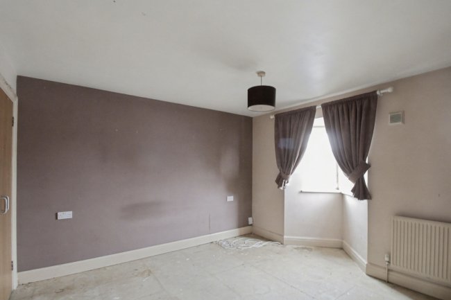 4 Wigton Road, Romford, RM3 9HD 8