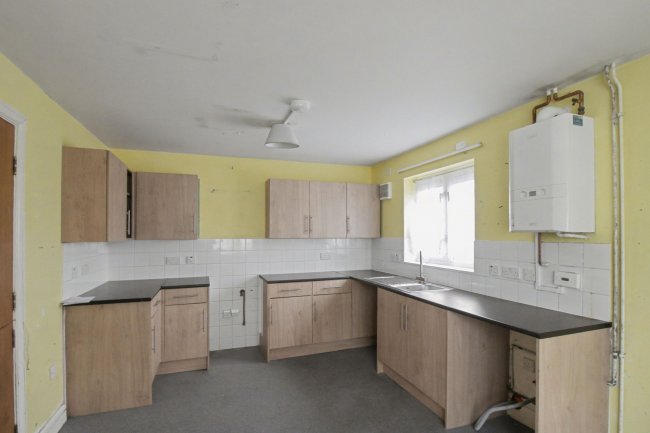 4 Wigton Road, Romford, RM3 9HD 8