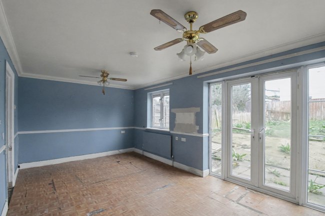 4 Wigton Road, Romford, RM3 9HD 8