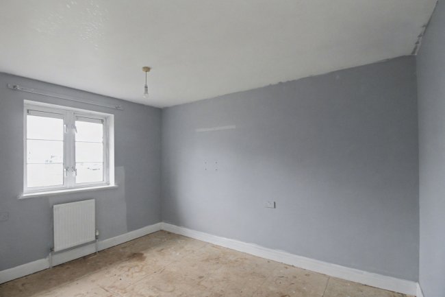 4 Wigton Road, Romford, RM3 9HD 8