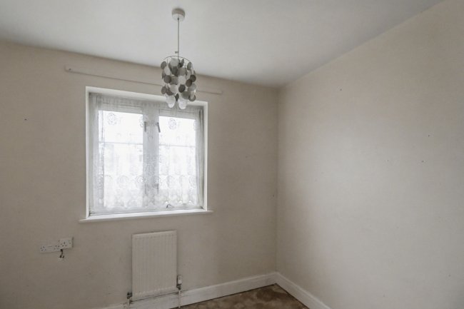 4 Wigton Road, Romford, RM3 9HD 8