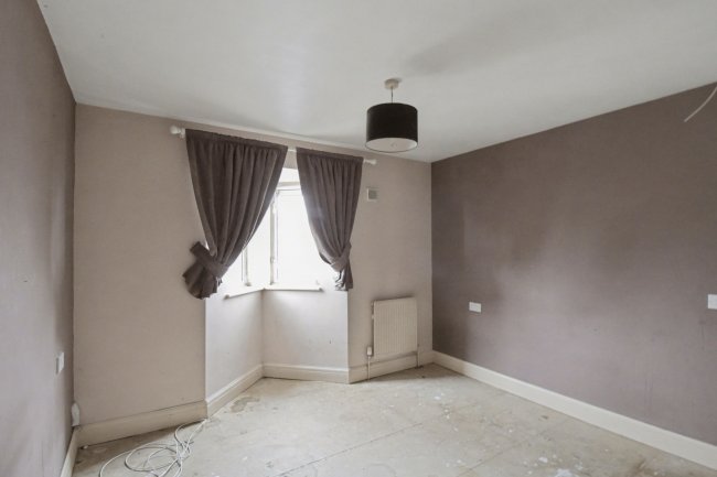 4 Wigton Road, Romford, RM3 9HD 8