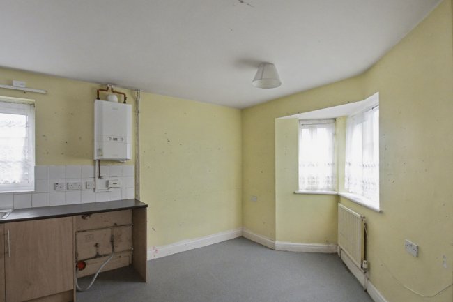 4 Wigton Road, Romford, RM3 9HD 8