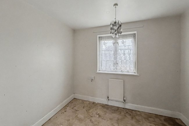 4 Wigton Road, Romford, RM3 9HD 8