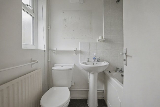 Ground Floor Flat, 149 Plumstead Common Road, London, SE18 2UQ 8