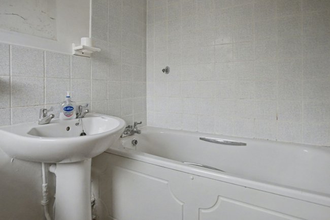 Ground Floor Flat, 149 Plumstead Common Road, London, SE18 2UQ 8