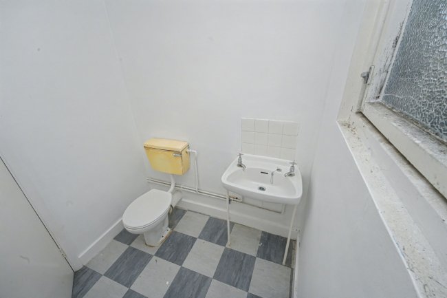 Flat B, 51 Tyrwhitt Road, Brockley, London, SE4 1QD 8